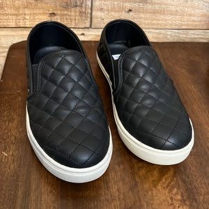 Steve Madden ▪️ Blk Slip-ons